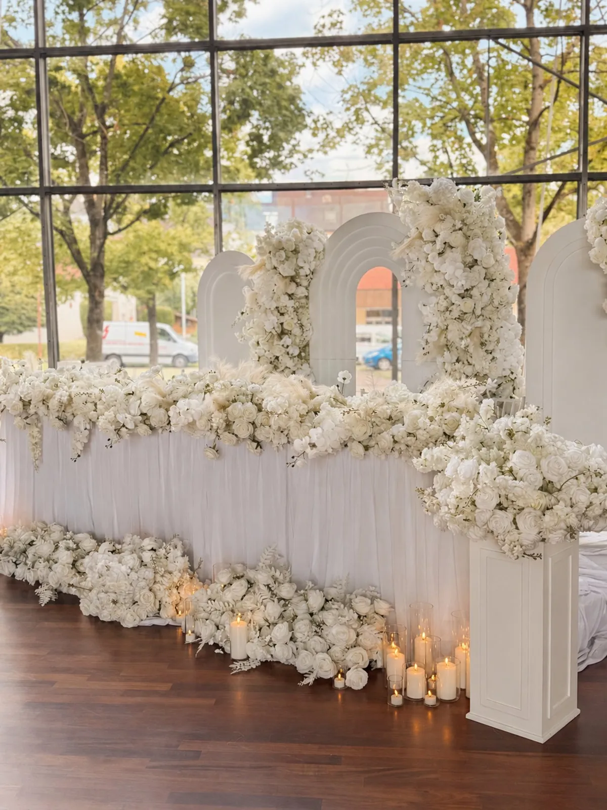 Backdrop und Traubogen für Hochzeit und Event